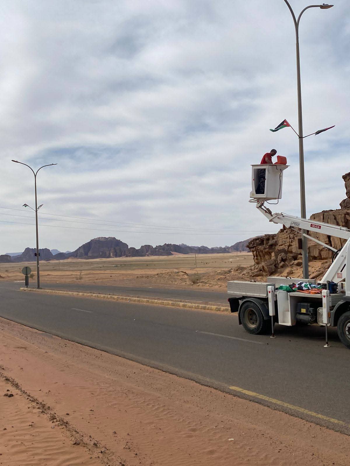 تزيين الشارع الرئيسي في الديسة احتفاءً بيوم العلم...صور