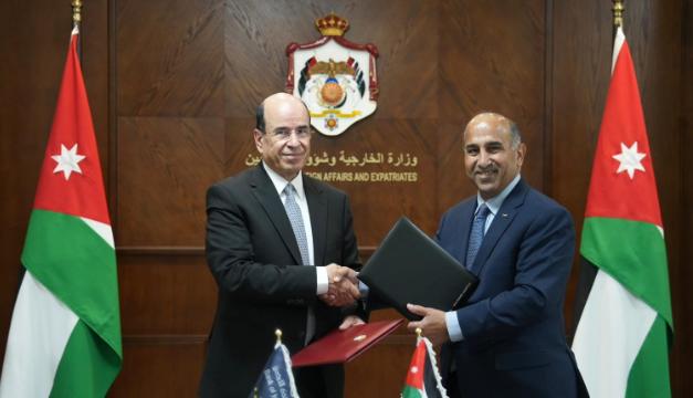 الخارجية وبنك الأردن يوقعان اتفاقية لتعزيز الخدمات المالية للبعثات الدبلوماسية