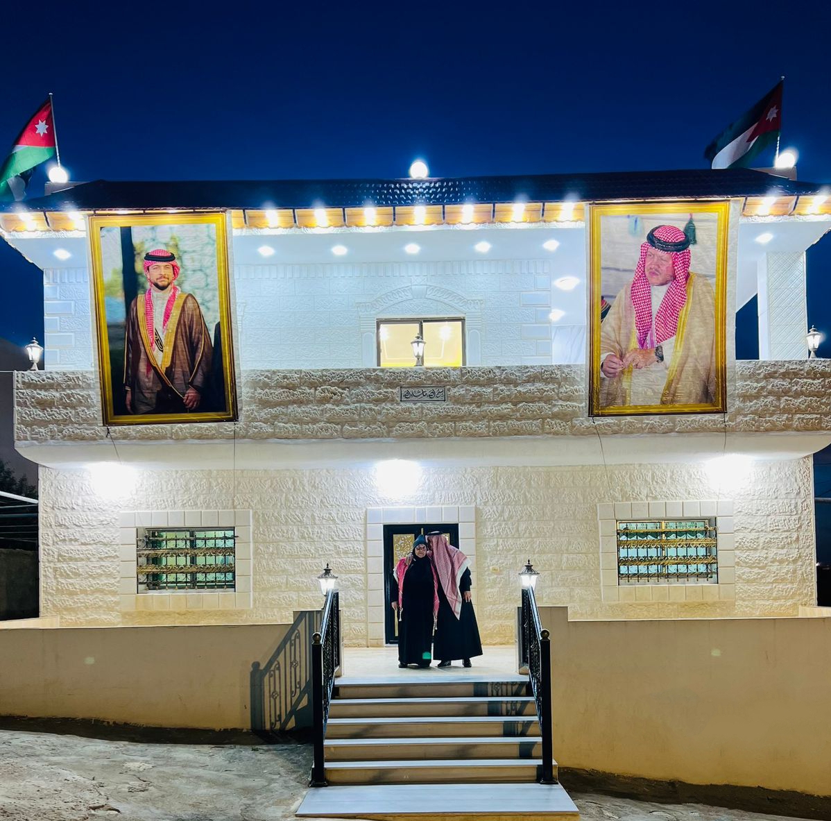 الشيخ البري يحتفل بيوم العلم ويؤكد: “فوق بيوتنا علم وفي قلوبنا وطن”