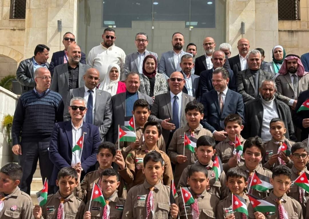 محافظ جرش يترأس اجتماعًا تنفيذيًا لمتابعة الاستعدادات النهائية لاحتفال يوم العلم الأردني.