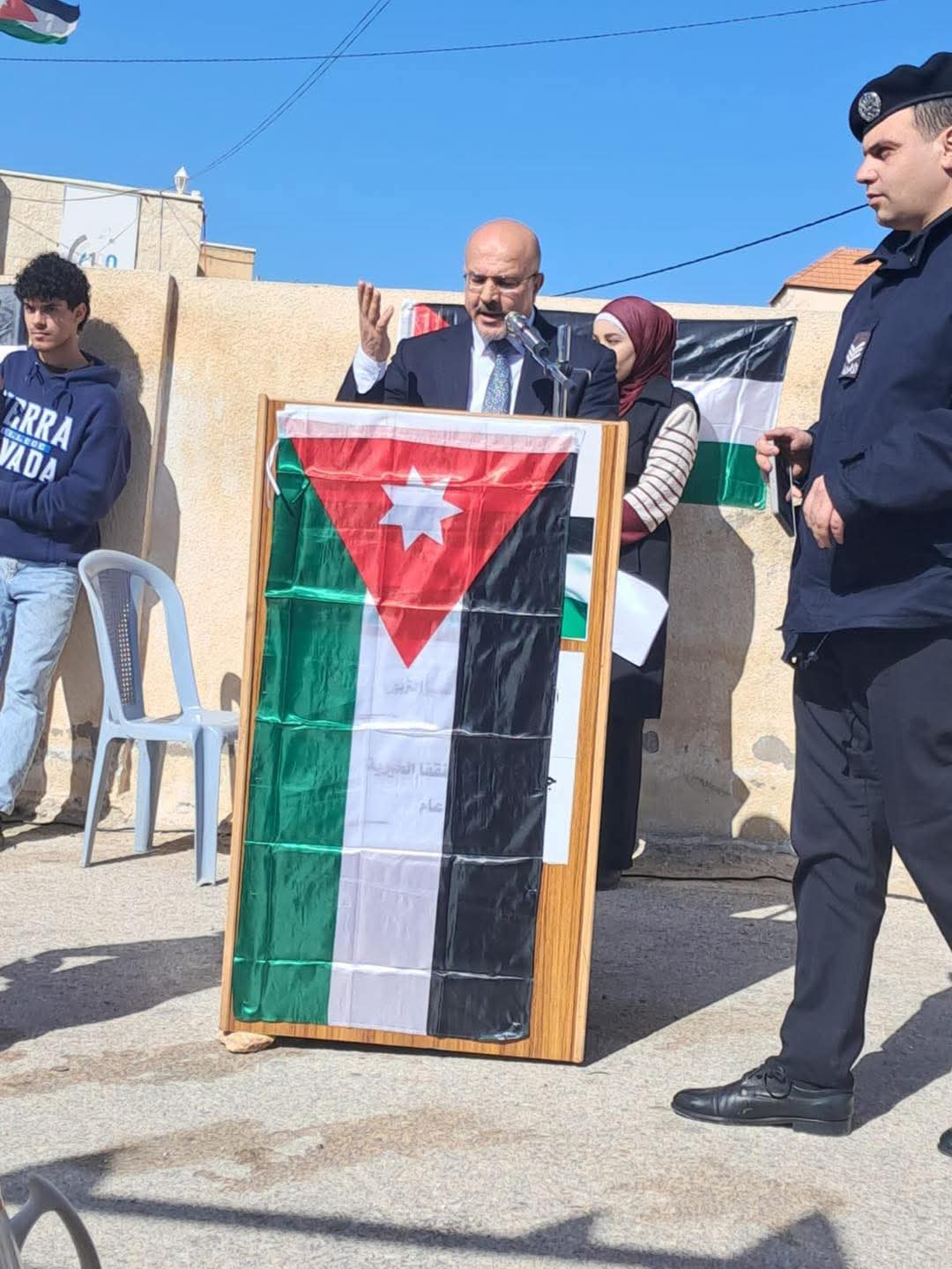 بلدية النسيم تهنئ الملك وولي العهد بمناسبة يوم العلم الأردني