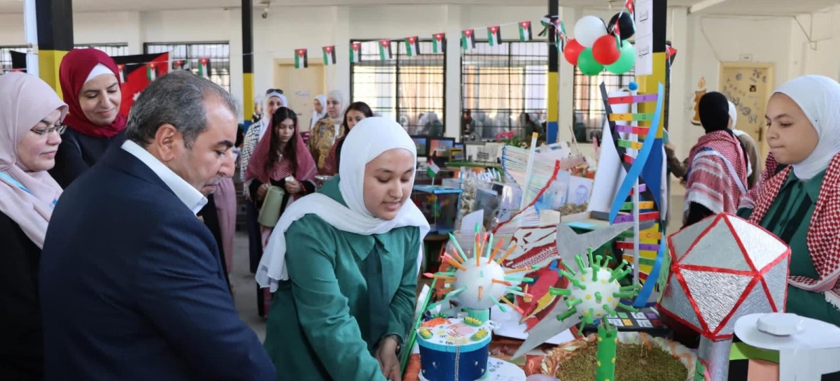 الحجاج يفتتح معرض التراث العلمي في مدرسة الهاشمية الثانوية بالعقبة احتفالًا بيوم العلم