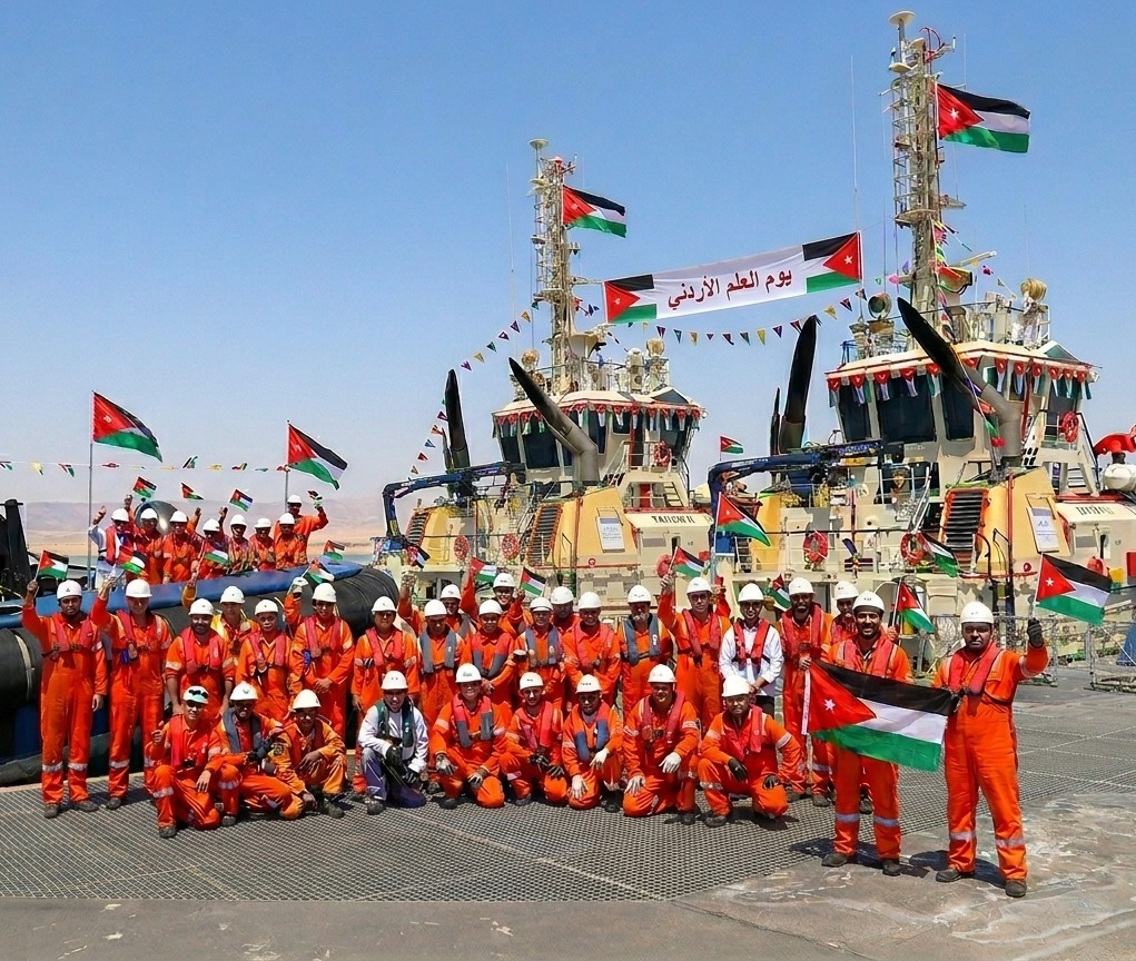 ميناء العقبة للخدمات البحرية يحتفي بيوم العلم بتزيين قاطراته