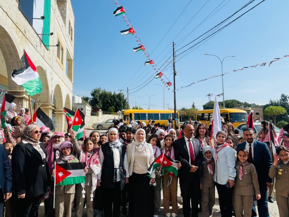 الأسرة التربوية في لواء ناعور تحيي ذكرى يوم العلم الأردني اعتزازاً بالرمزية الوطنية