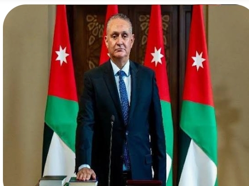 وزير البيئة يطلق مبادرة علمنا عالٍ وبلدنا نظيفة احتفالا ً بيوم العَلَم