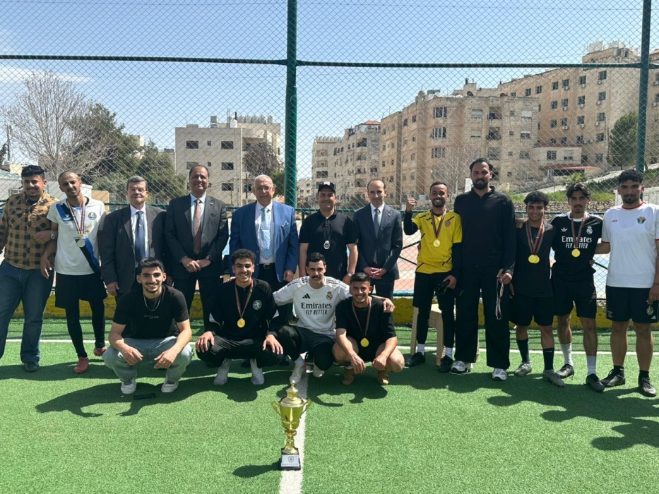 الكلية الجامعية العربية للتكنولوجيا تختتم بطولة خماسي كرة القدم تزامناً مع يوم العلم الأردني