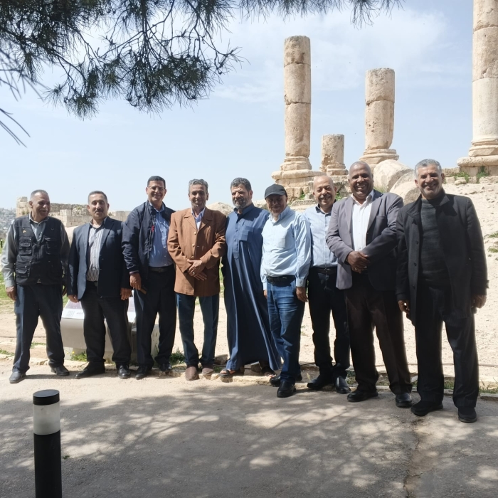 وفد متقاعدي جنوب شرق عمّان العسكريين يحتفي بيوم العلم بزيارة وطنية إلى جبل القلعة...صور