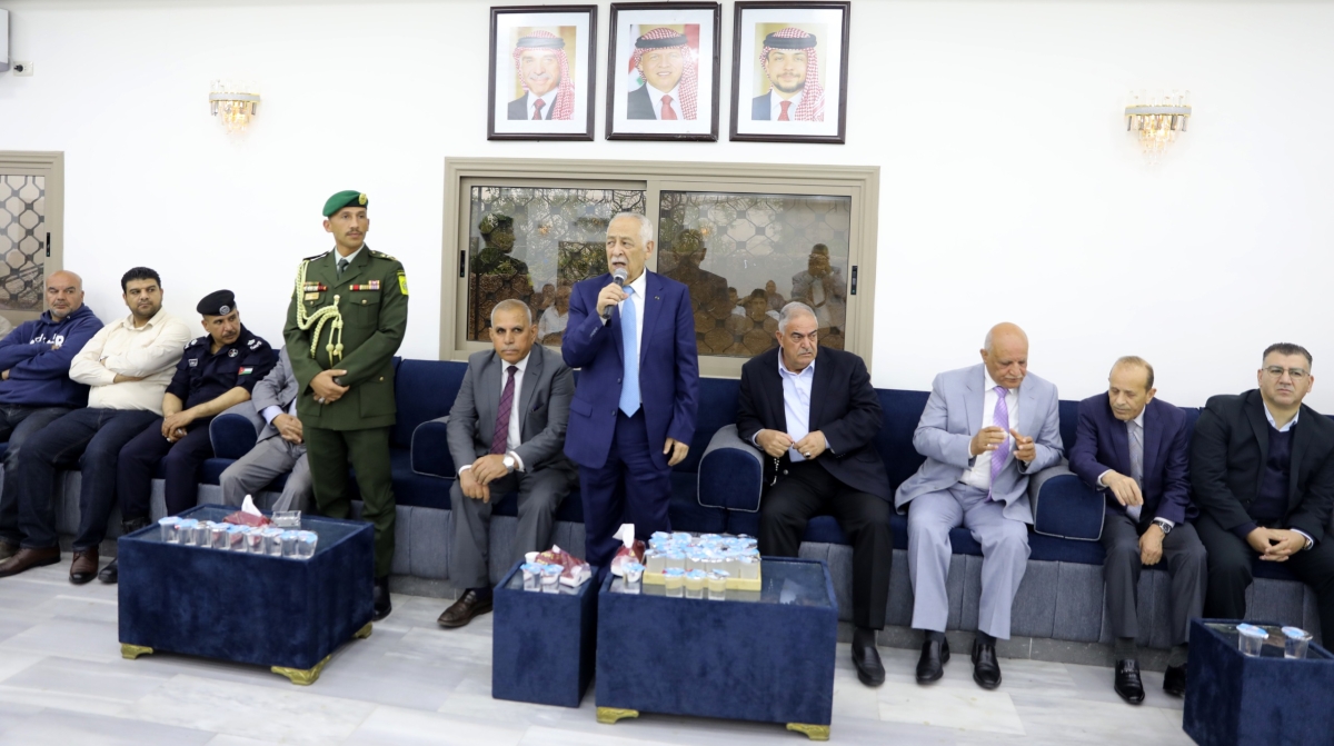 مندوبا عن الملك وولي العهد...العيسوي يعزي عشيرة الفريحات...صور