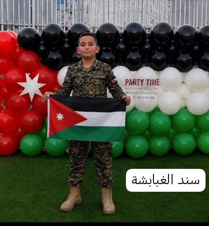الطالب سند رعد الغبابشة يفوز بمسابقة يوم العلم في مدرسته بالسلط