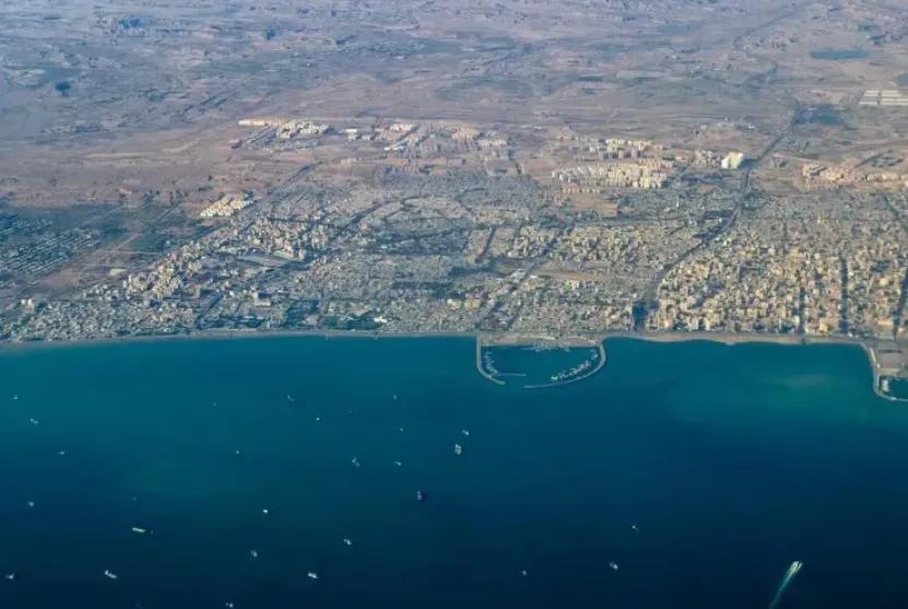 ناقلات النفط تنهي حالة الانتظار وتتحرك صوب مضيق هرمز بعد إعلان عراقجي