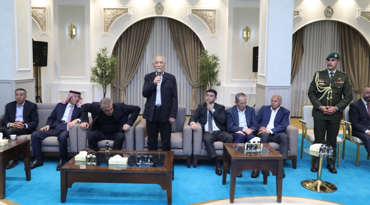 مندوبا عن الملك وولي العهد...العيسوي يعزي عشيرتي الحديد والشرعة...صور