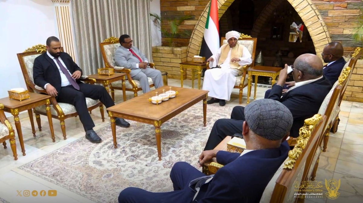 السودان : رئيس الوزراء يستعرض أمام عدد من الصحفيين أولويات الحكومة للفترة القادمة في مقدمتها السلام