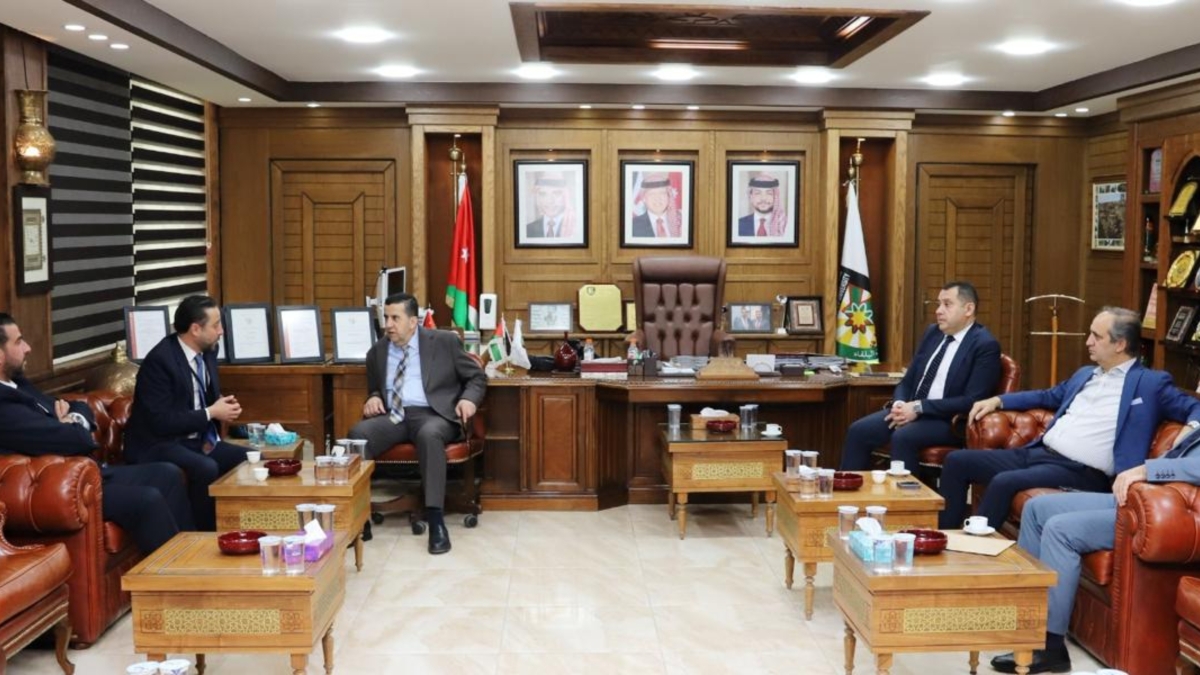 بحث التعاون بين البلقاء التطبيقية والبنك الأهلي الأردني