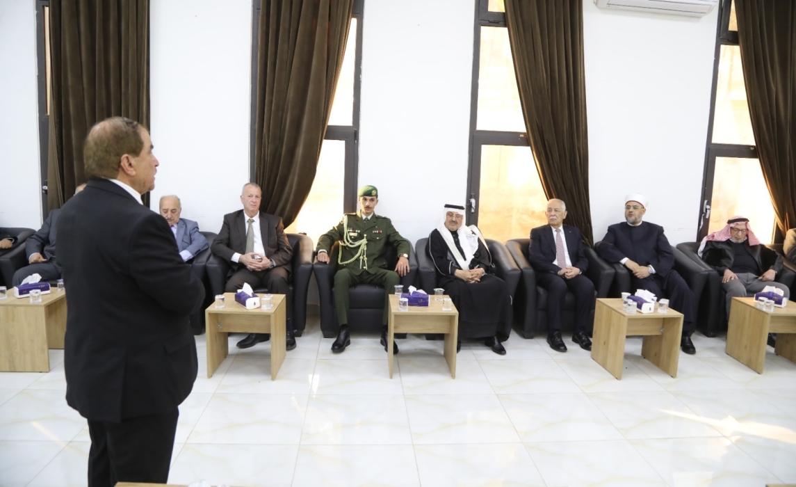 العيسوي ينقل تعازي الملك وولي العهد إلى عشائر الخلايلة والسواعير وزنون والطيب والحنيطي...صور
