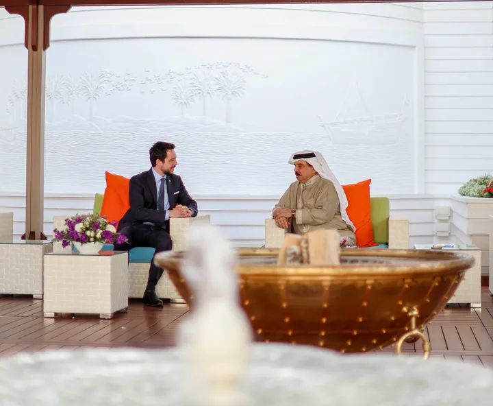 ولي العهد والعاهل البحريني يبحثان سبل تعزيز التنسيق حيال التطورات الإقليمية