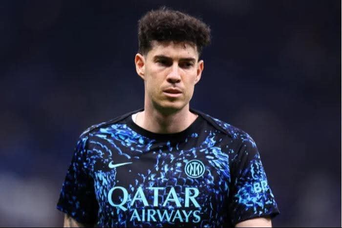 باستوني يقترب من برشلونة بانتظار قرار فليك النهائي