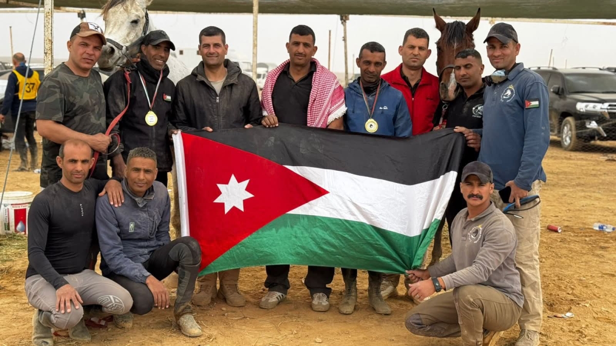 فرسان الأمن العام للقدرة والتحمل يتجاوزن السباق التأهيلي .