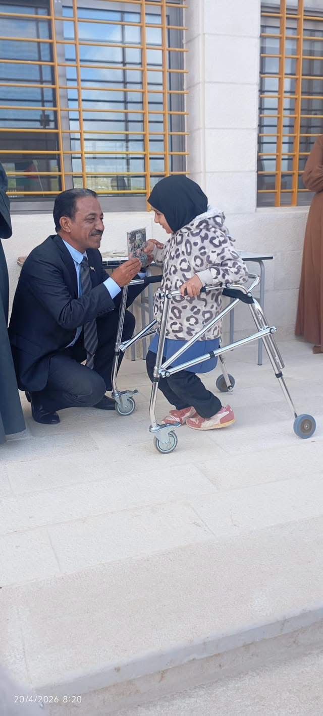 الزبن يشهد فعاليات الطابور الصباحي ويؤكد دعم الإبداعات  الطلابية واستثمارها