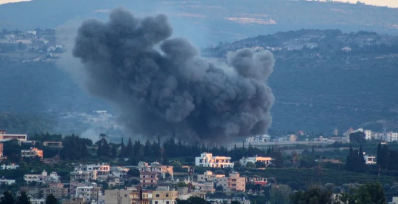 شهيد وجريحان في غارة إسرائيلية وتفجير منازل جنوب لبنان