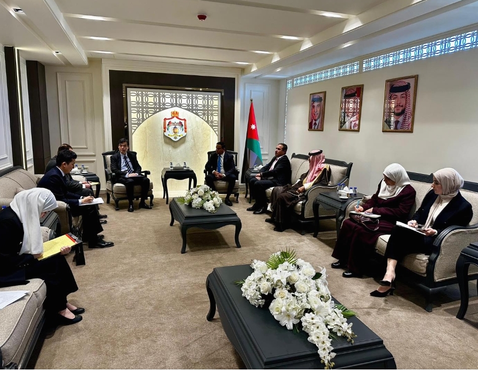 “الطاقة النيابية” تلتقي السفير الياباني