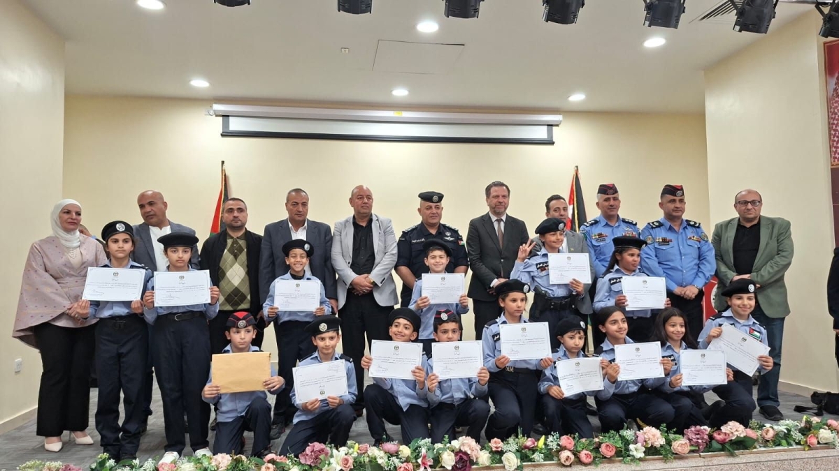 المعايطة وأبو عزام يرعيان تخريج برنامج “الشرطي الصغير” في مدرسة الشهيد العميد عبدالرزاق الدلابيح