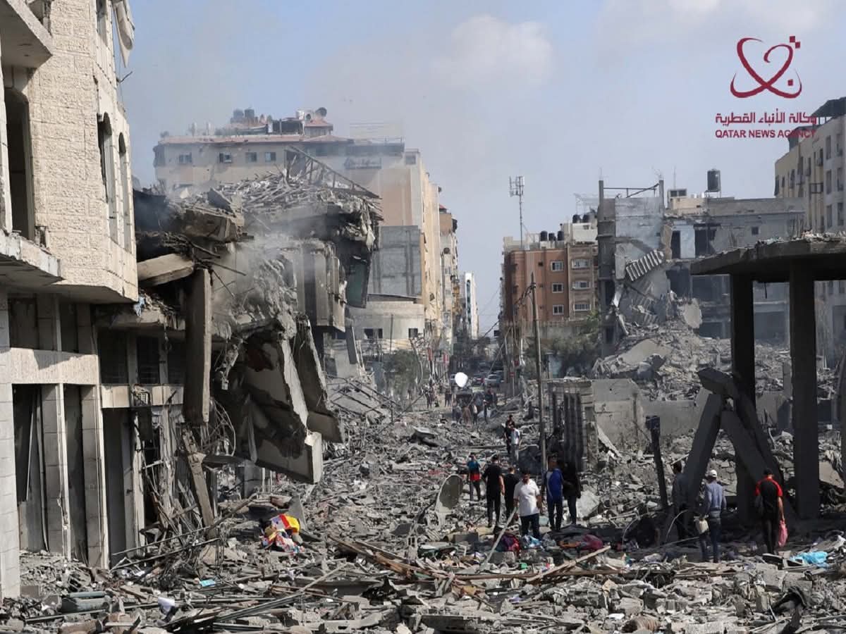 إصابة عدد من الفلسطينيين جراء الغارات المتواصلة لجيش الاحتلال الإسرائيلي على قطاع غزة