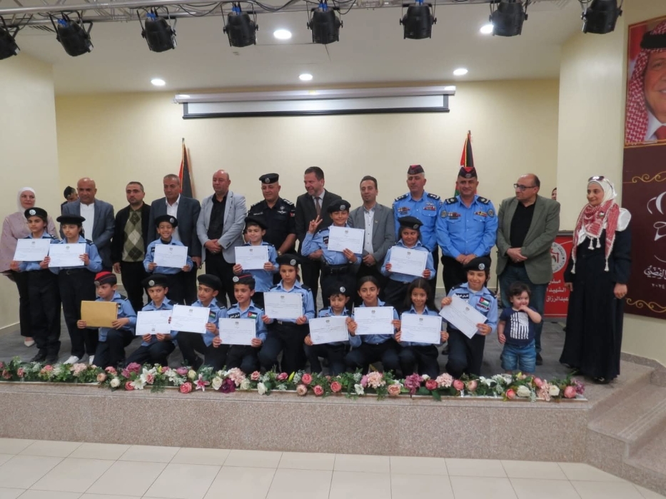 مدير شرطة محافظة جرش يُخرج الطلبة المشاركين بدورة الشرطي الصغير