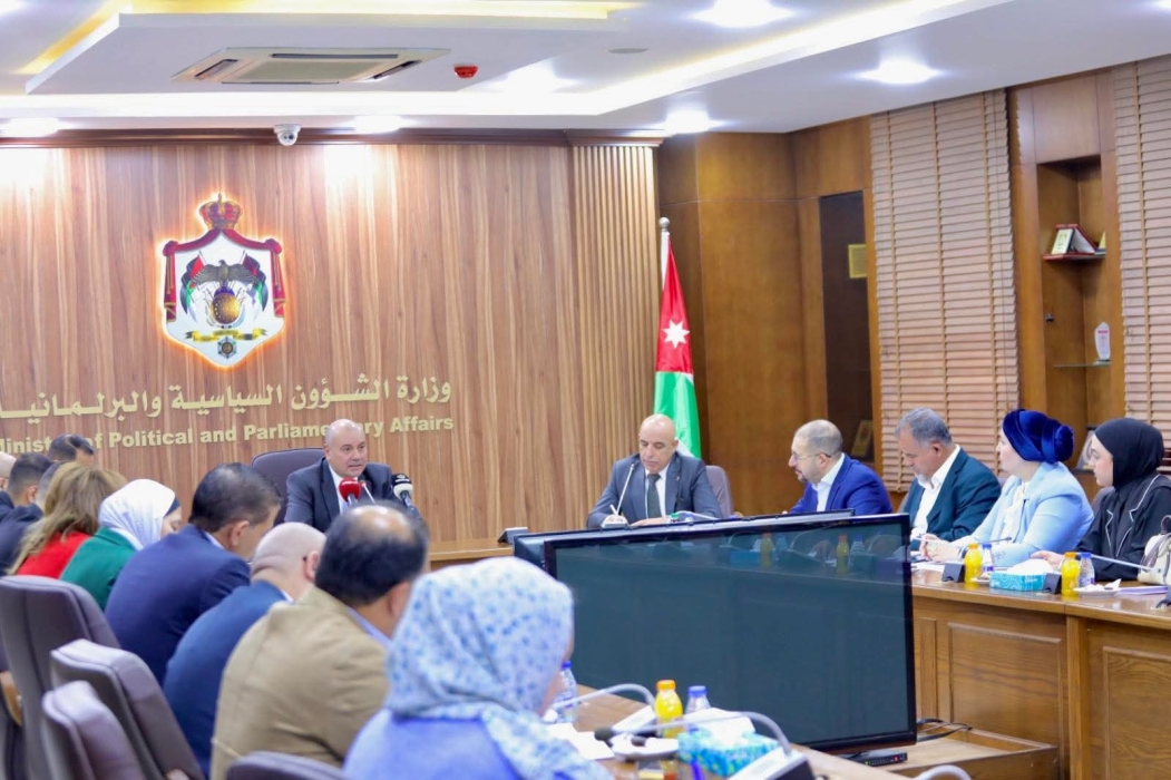 العودات يلتقي حزب التغيير...صور