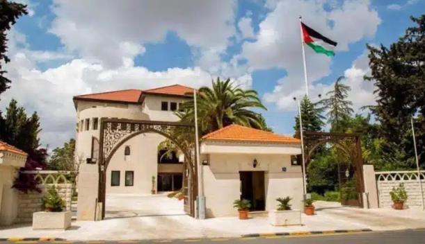 موظفون حكوميون إلى التقاعد… أسماء