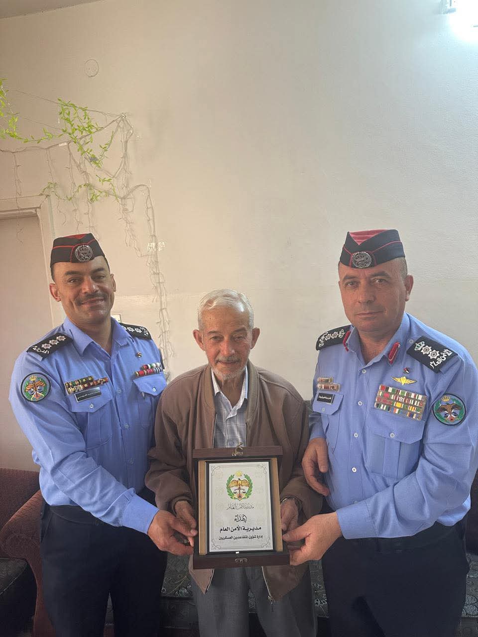 مديرية الأمن العام تُكرم العميد المتقاعد ابراهيم  زعيتر