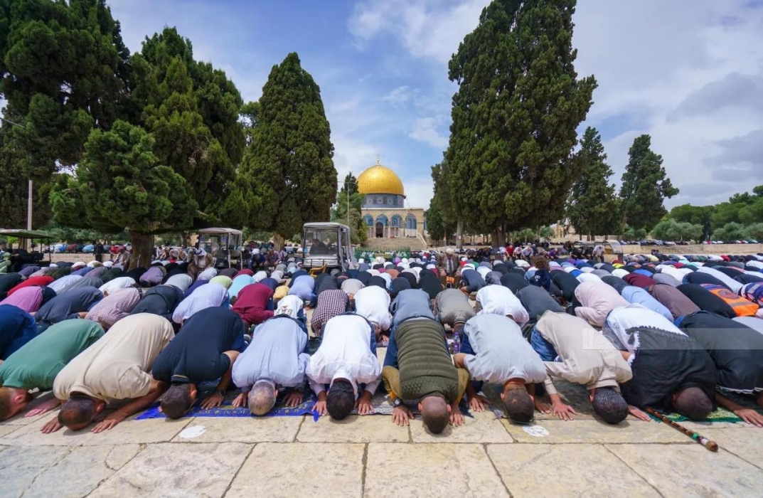 70 ألف مصل يؤدون صلاة الجمعة في المسجد الأقصى