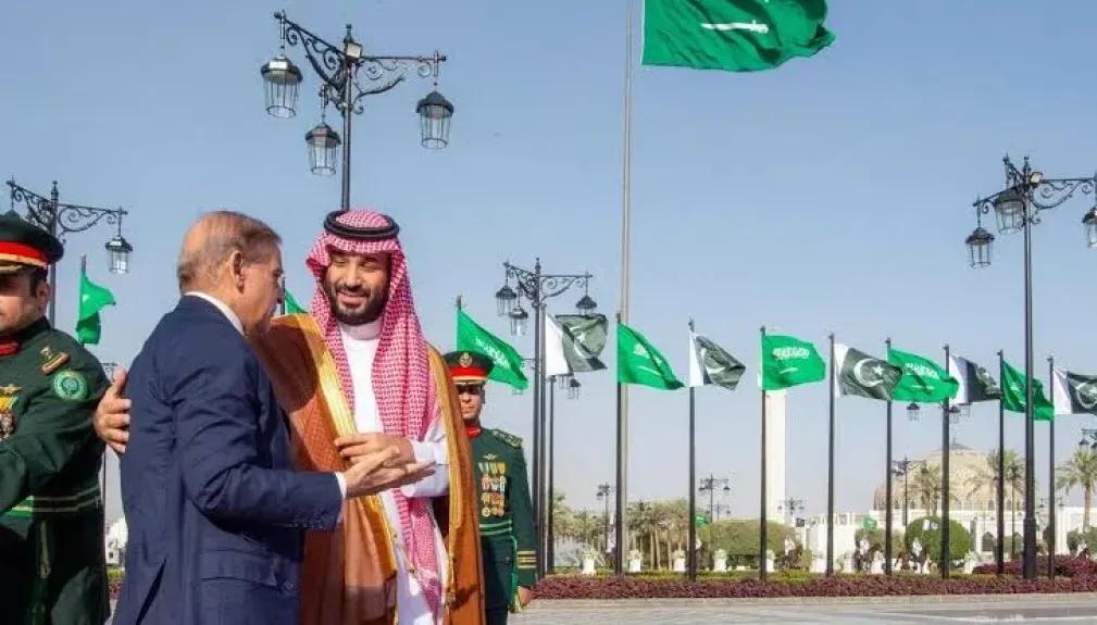 خلال أسبوع واحد.. باكستان تعلن سداد 3.45 مليار دولار للإمارات بفضل الدعم السعودي