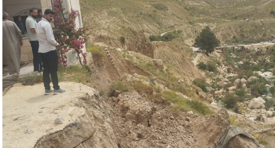 أوقاف مادبا: إغلاق مسجد الهيدان احترازيا بسبب انهيارات ترابية أسفله