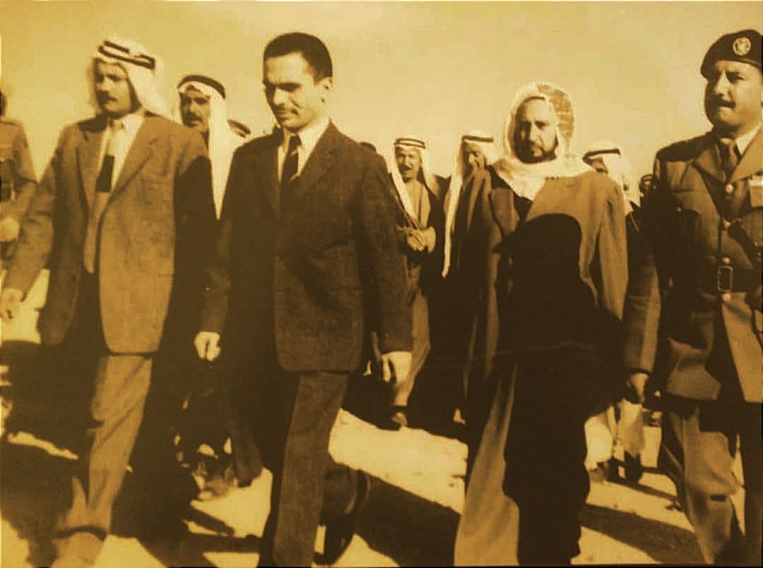 مشهد من الذاكرة الوطنية: تشييع الزعيم الركن عبدالله مجلي الكليب الخريشا بحضور الملك الحسين عام 1959 في الموقر