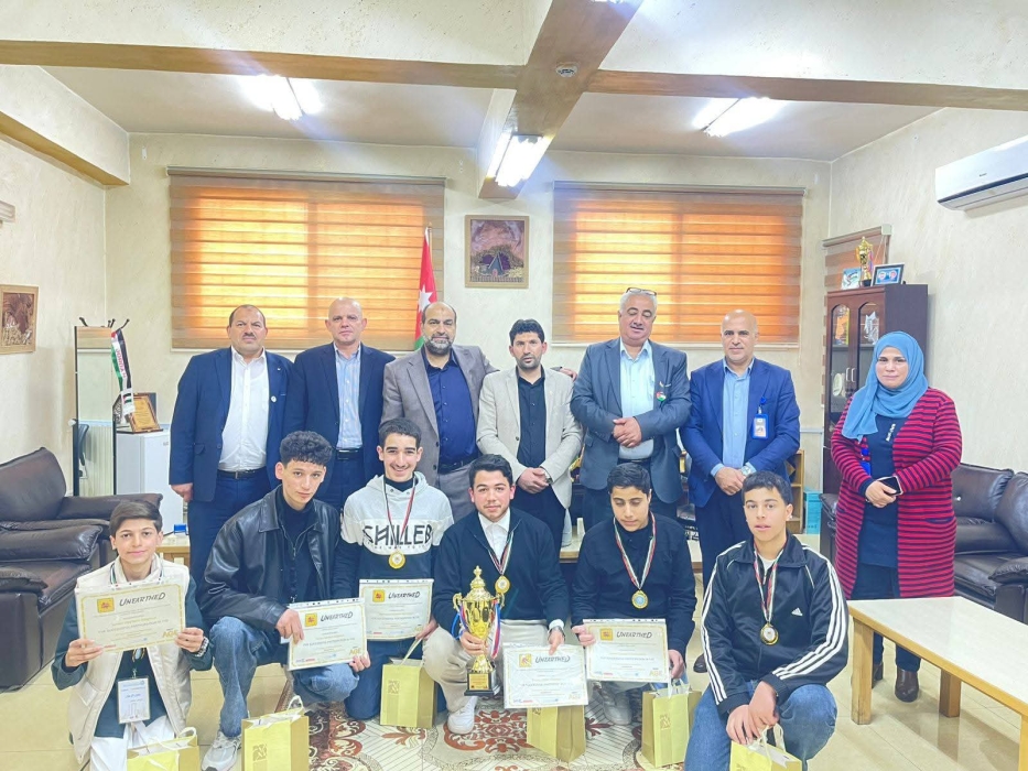 جويعد يكرم فريق مدرسة الملك عبدالله الثاني ابن الحسين الثانوية