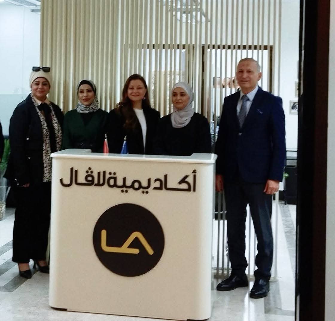الخريشا تتابع انطلاق التعلم القائم على العمل لطالبات BTEC في كلية لومينوس