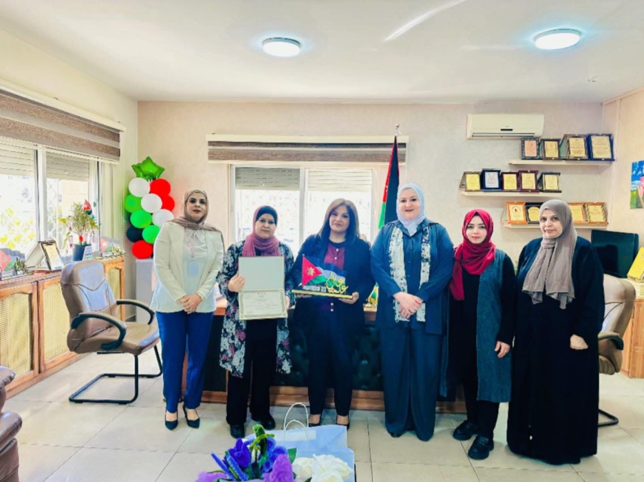 العجارمة تكرّم المدارس الفائزة بمسابقة عَلَمُنا.. رَمْزُ عِزَّتِنا