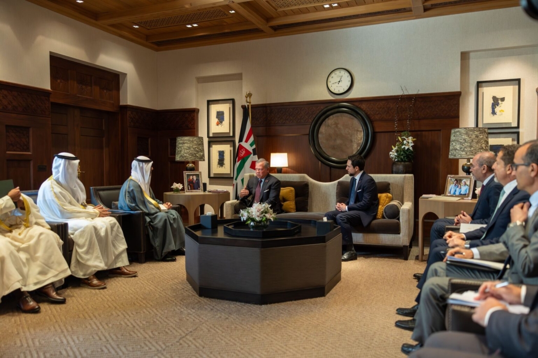الملك يستقبل وزير الخارجية الكويتي في قصر الحسينية