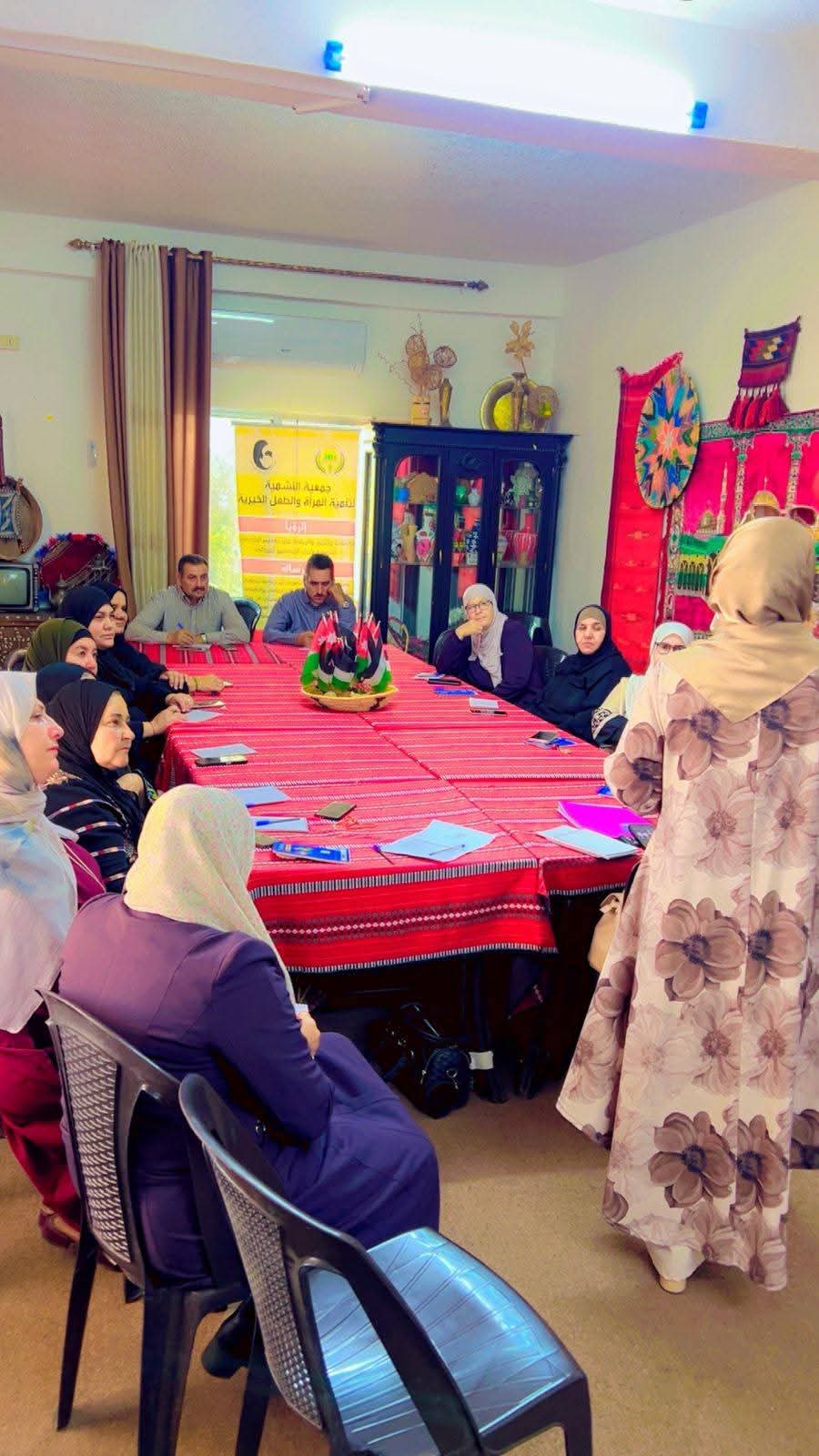 ورشة تدريبية في “جمعية النشمية الخيرية” حول الزراعة المائية المنزلية في جرش