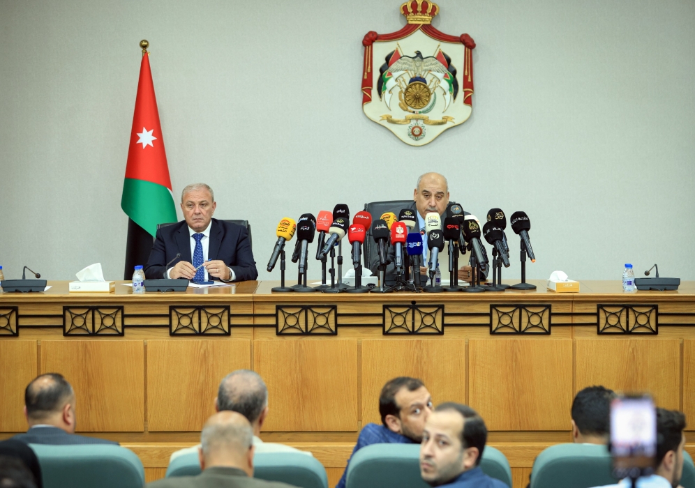 القاضي: 83 نسبة الإنجاز في القوانين المحالة على مجلس النواب في الدورة العادية الثانية القاضي: الحكومة التزمت بالإجابة على (75 بالمئة) من الأسئلة النيابية