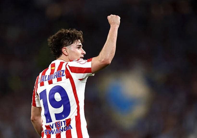 الفاريز يختار برشلونة ورغبة اللاعب تواجه جدار اتلتيكو الناري
