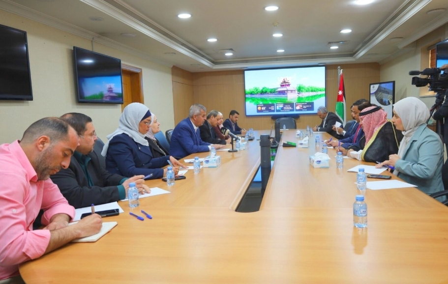 “الطاقة النيابية” تزور وزارة الطاقة وتبحث استراتيجية القطاع 2025–2035
