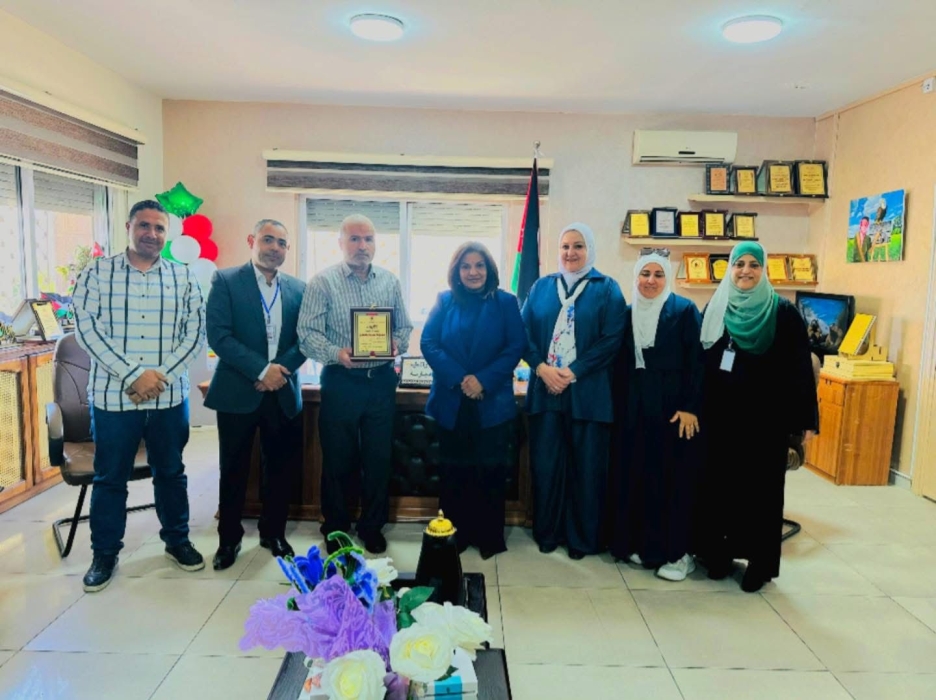 العجارمة تُكرّم السيد محمود كنعان بمناسبة تقاعده