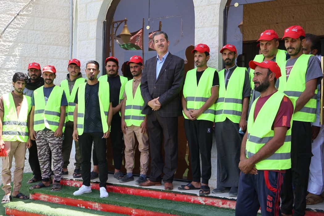 الخريشا يكرم عمال الوطن في يومهم العالمي