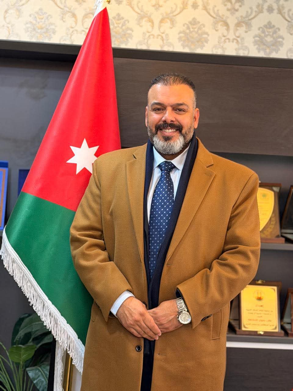 أسرة غالب مول تهنئ بعيد العمال
