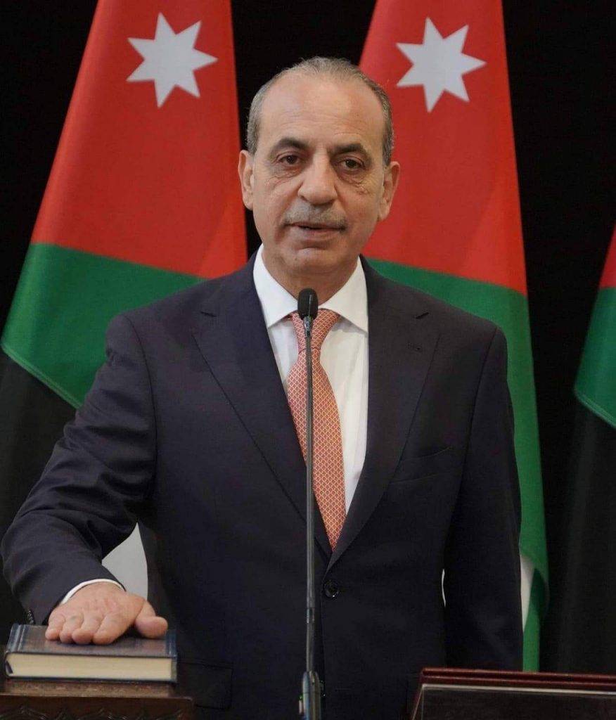 تشكيلات جديدة للجان المؤقتة التي تدير البلديات و مجالس المحافظات وقد تشمل مغادرة 100 عضو