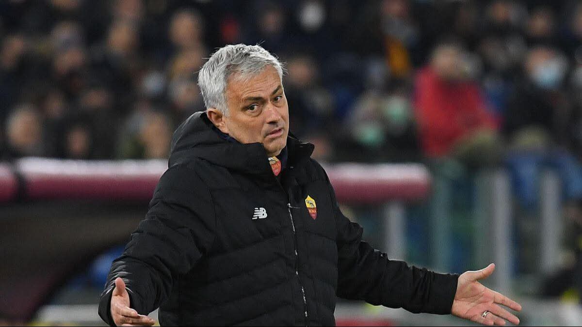 ريال مدريد يفكر في مورينيو لفرض الانضباط داخل الفريق
