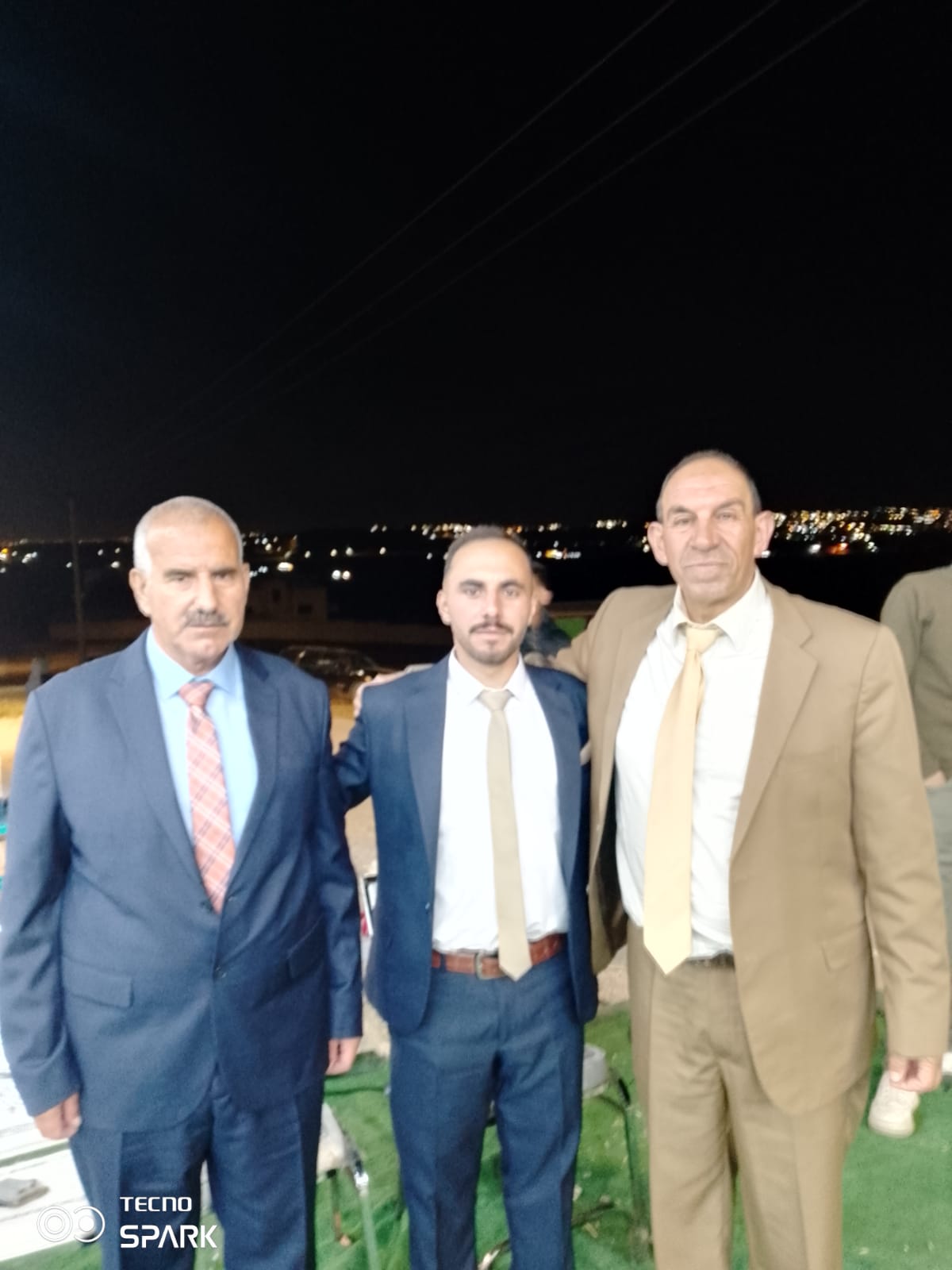 مرزوق أمين الخوالدة يهنئ بخطوبة في أسرة الخوالدة