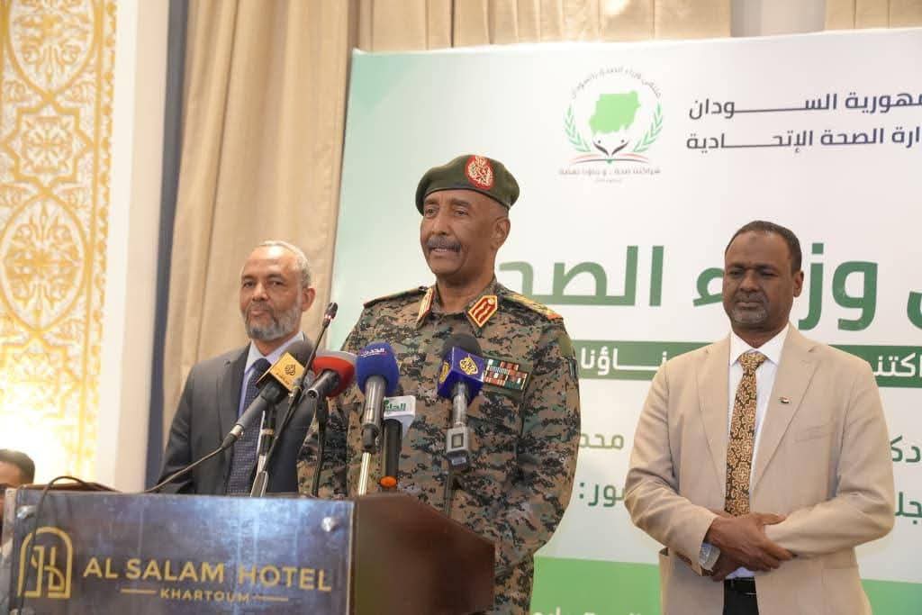 رئيس مجلس السيادة يحيي الكوادر الطبية ويشيد بمجهوداتهم في تقديم الخدمات العلاجية للمواطنين