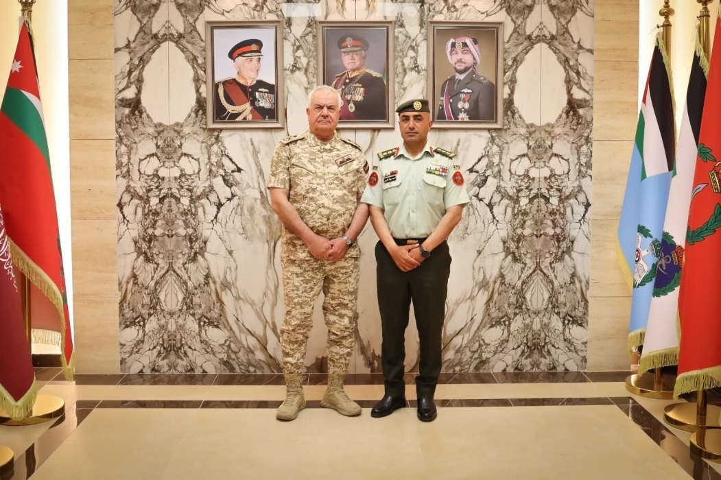 مندوباً عن ولي العهد..اللواء الركن الحنيطي يكرم آمر مركز تدريب مكلفي خدمة العلم